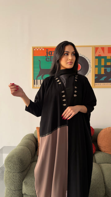 عباية راقية نص بشت من الكريب الملكي الكوري بتطريز يدوي بيج – شهرزاد SH22