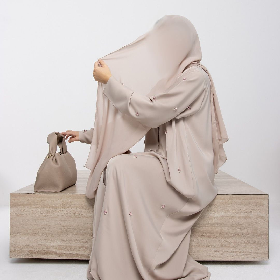 عباية سحر كتان