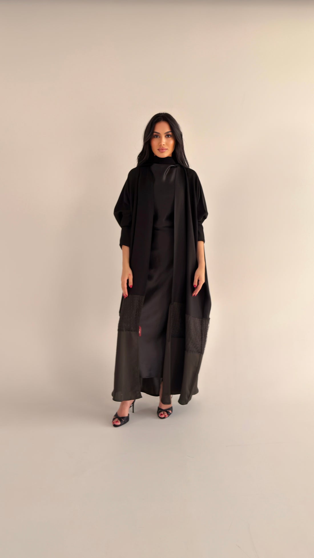 عباية نص بشت كريب كوري زيتي بشبك في المنتصف – موديل SH27