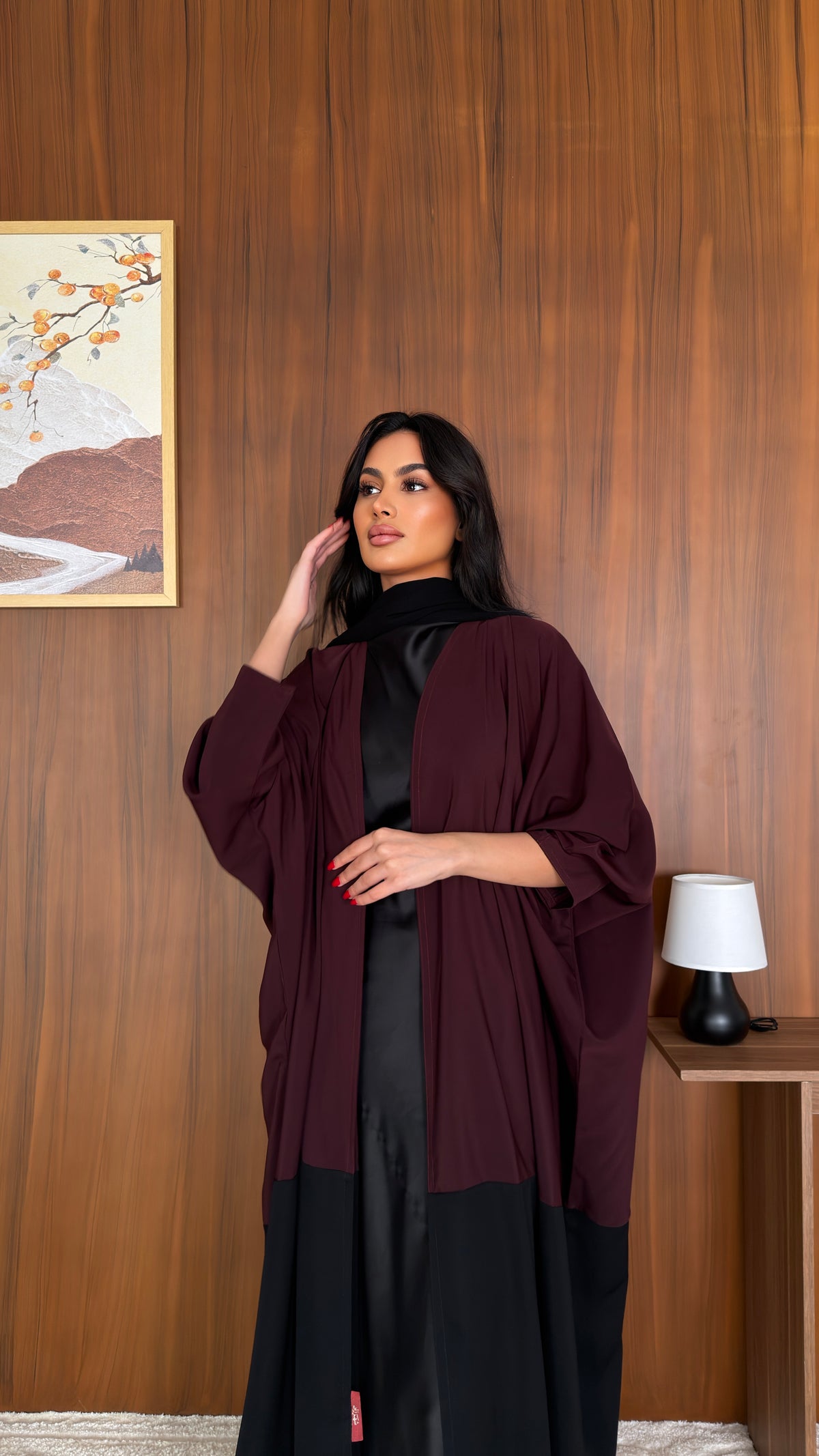 عباية نص بشت كريب كوري عنابي وأسود بتدخيلة من الخلف – موديل SH23 – صورة 4