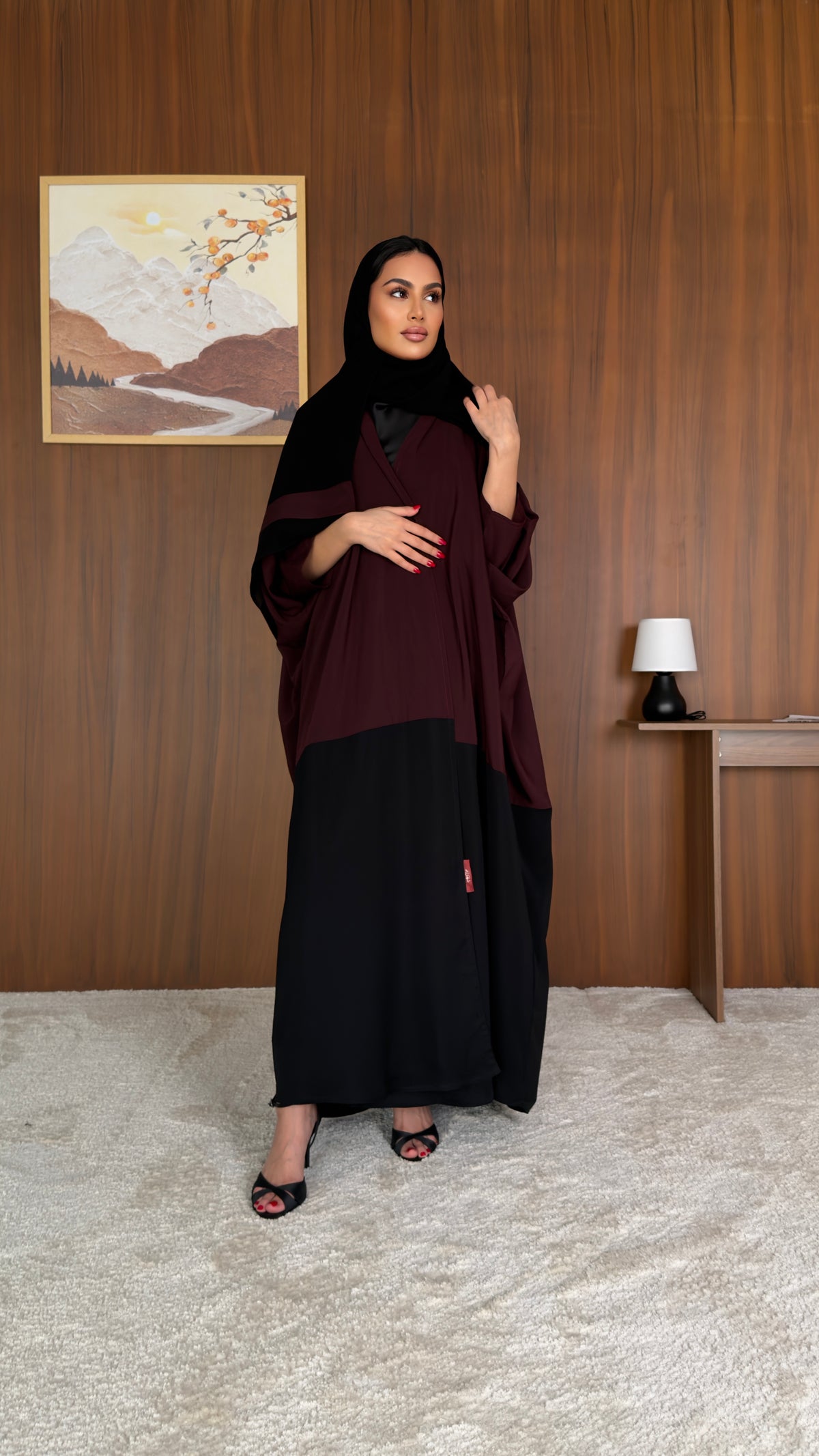 عباية نص بشت كريب كوري عنابي وأسود بتدخيلة من الخلف – موديل SH23 – صورة 6