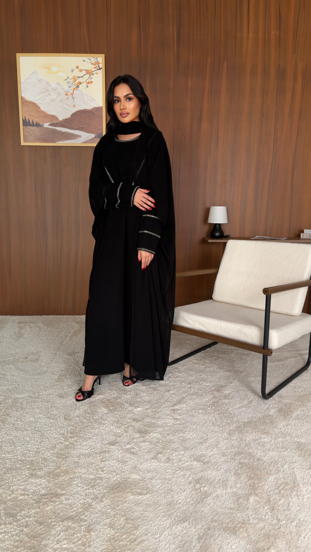 عباية نص بشت شيفون أسود من زاوية جانبية مع فستان بأكمام مشغولة بالشك – SH32